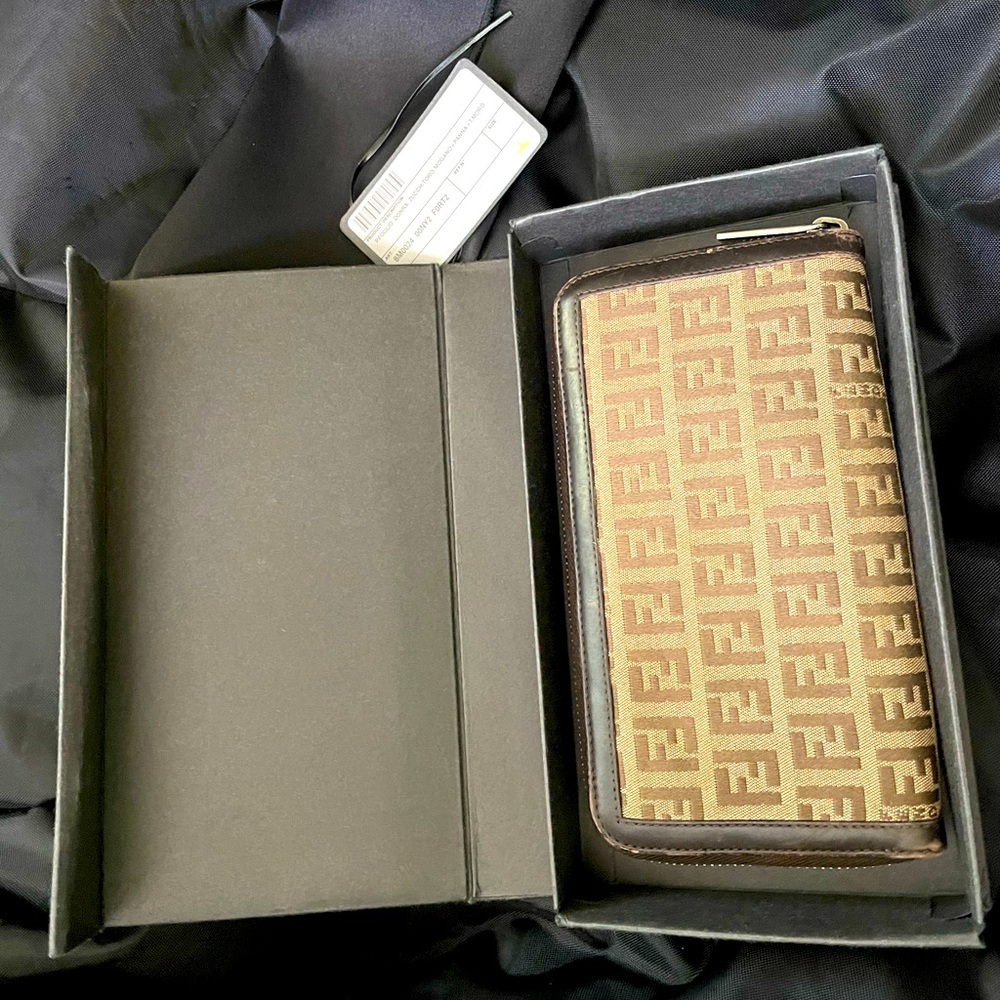 Fendi Zippered Wallet - PreOwned